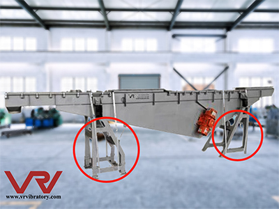 Bracket of vibrating feeder