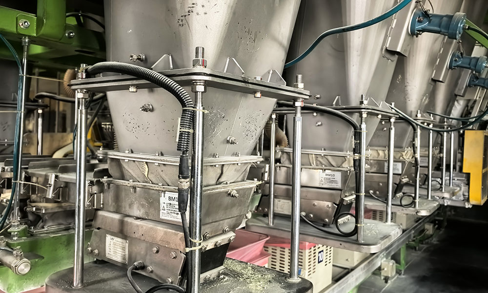 electromagnetic vibrating feeder