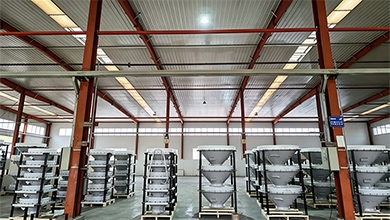 Giao hàng theo lô! Các thùng chứa chất kích hoạt VRV đã được chất lên xe thành công và đang trên đường đến địa điểm sản xuất của khách hàng.